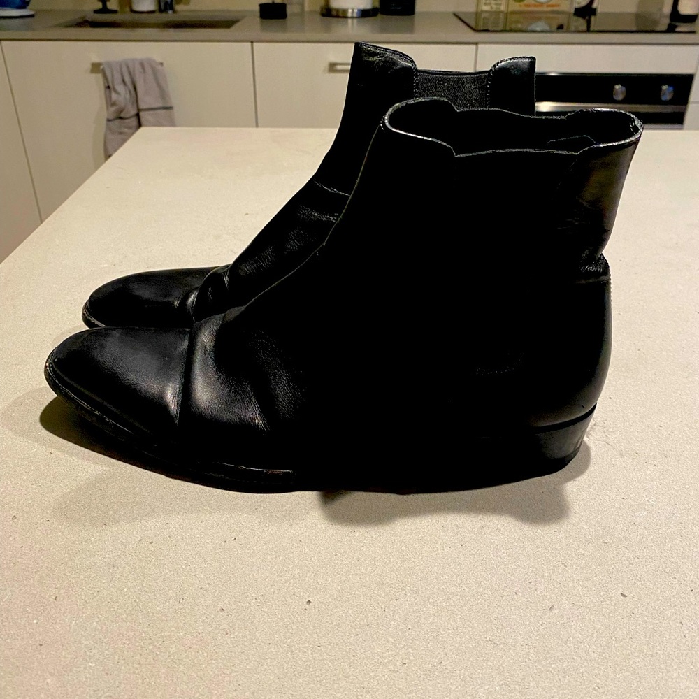 Saint Laurent Wyatt Chelsea mens boots